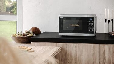 Мікрохвильова піч SHARP YC-MS252AE-B: 25 літрів, 900W, цифровий дисплей, срібна