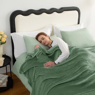 Плед CozyLux 150x200 см - теплий та м'який флісовий плед для софи, ліжка та дивана. Підходить для всіх сезонів.