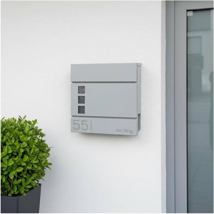 Поштова скринька Metzler Cube антрацит RAL 7016 з лазерним гравіюванням (адреса та номер будинку) та відділенням для газет. Розмір 37x37x10.5 см, колір: сірий алюміній RAL 9007