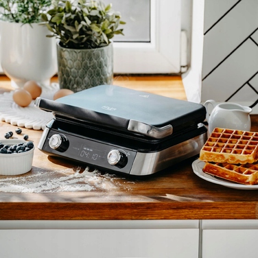 Вафельниця Adler AD 3084, 2400 Вт, LCD-дисплей, 5 програм, чорна
