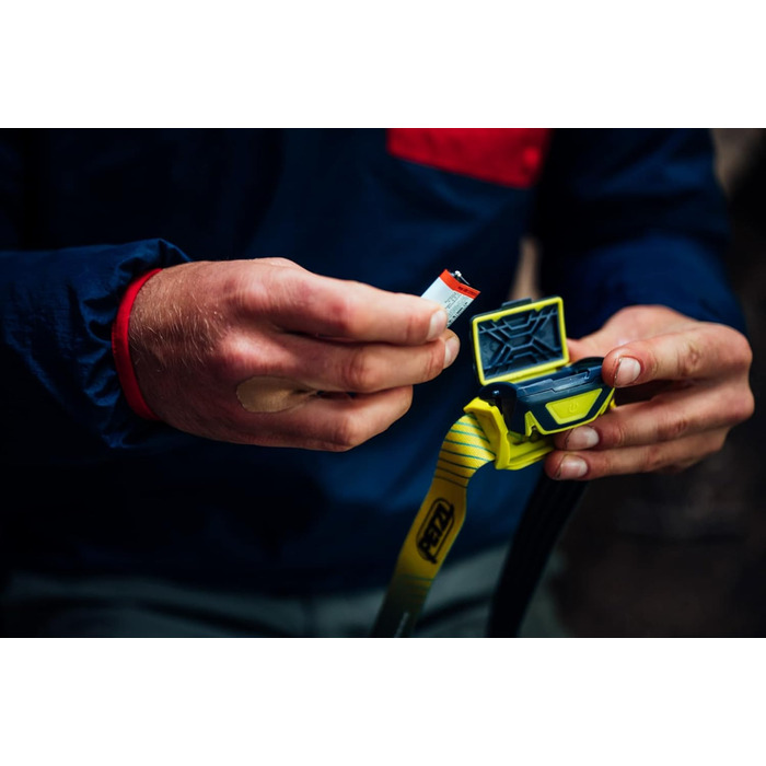 Налобний ліхтар PETZL TIKKA, універсальний, жовтий, унісекс