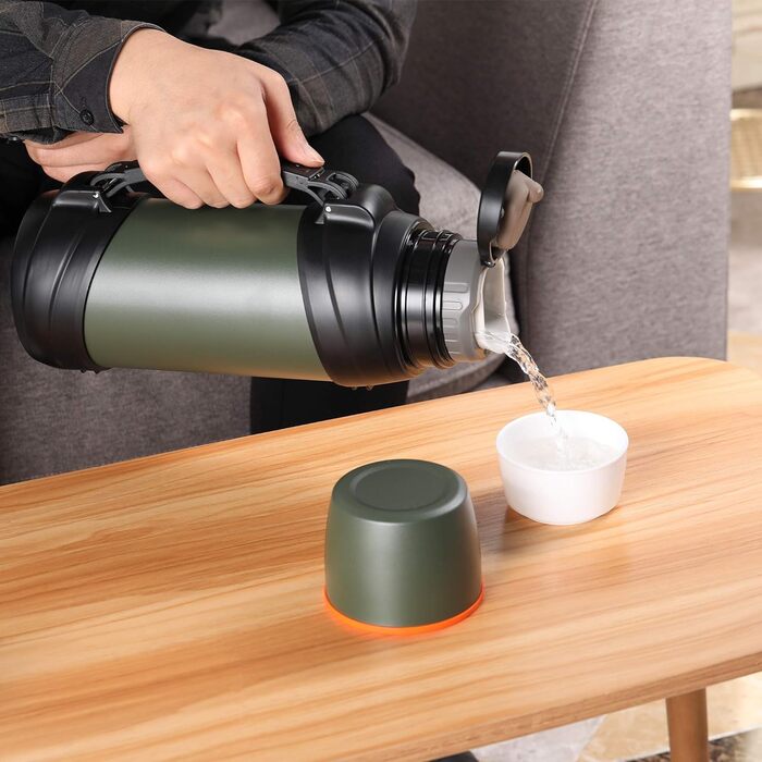 Термофляка з нержавіючої сталі 2л з 2 чашками, камуфляж, 24 години, BPA-free, для гарячих та холодних напоїв