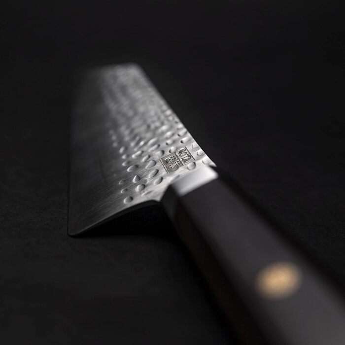 Японський кухонний ніж Santoku Bunka KOTAI 17 см з лезом із ультрагострої сталі 440C, ручне кування, з бамбуковою коробкою та футляром Saya