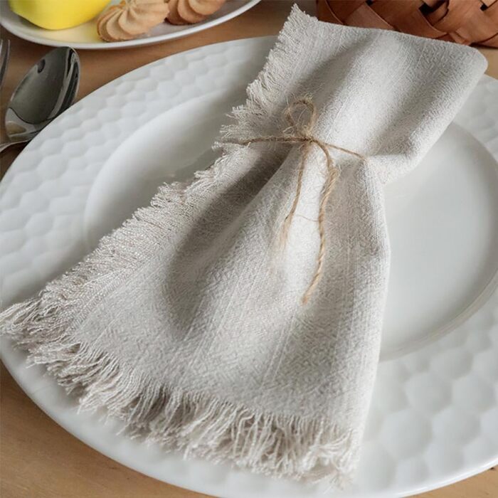 Aiuuee 12-Piece Cloth Napkins 45x45cm, Cotton Napkins with Fringe, Washable Fabric Napkins for Tablecloths for Wedding Family Meals Parties Birthday and Table Decoration (Beige)
