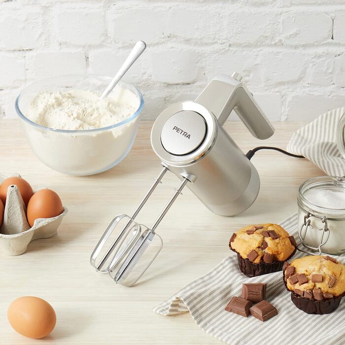 Ручний міксер Petra 300W з 5 швидкостями, турбо-функцією, гаками для тіста та вінчиками, сріблястого кольору з підставкою