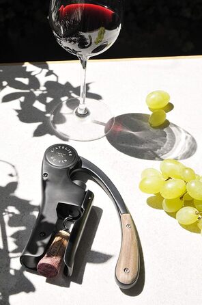 THE WINE WORKSHOP – Oeno Motion Wood & Black – Vertical Lever Corkscrew - Matte Metal and Solid Walnut Wood - Color Black