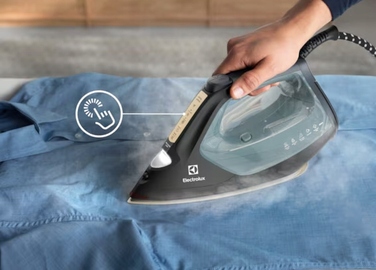 Парова праска Electrolux Renew 800 E8SI2-8OG з підсвічуванням, 250 г/хв