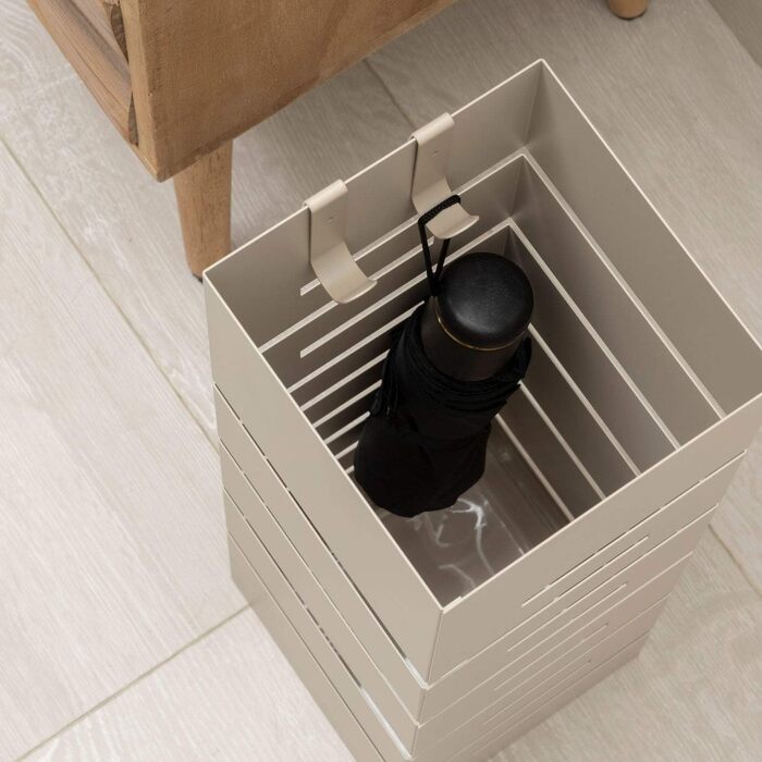 Baroni Home Umbrella Stand with modern design made of metal with geometric carving - umbrella stand with hooks and removable drip tray for home and office decoration, Black, 15.5x15x49 cm
