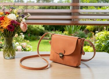 Сумка жіноча через плече Kleine Umhängetasche, екошкіра, помаранчева - компактна кросбоді для дівчат з замком