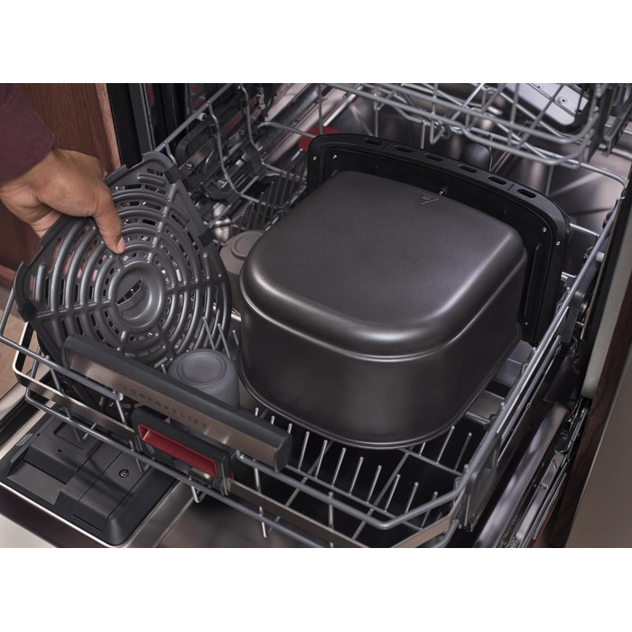 AEG AAF7SB Hot Air Fryer / 90% Less Fat / 10 Programs / 40-200°C / Steaming / Drying / 6.9 l / Dishwasher-safe / Temperature & Time Selection / Flip Reminder / 1.1 l Water Tank / Black Black 6.9 l Capacity Series 8000