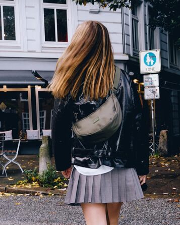 Сумка через плече Johnny Urban Ally Medium Desert Grey (3.3 л) - Унісекс, Місячна форма, Водовідштовхувальна