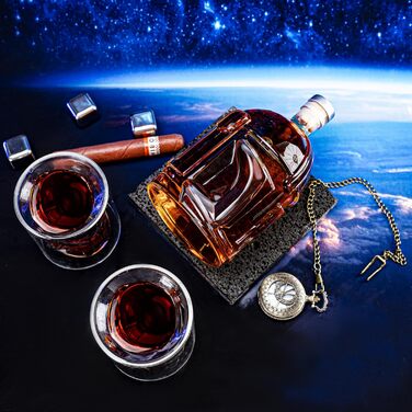 Набір для віскі DecantEmotion: декантер у формі шолома та 2 келихи для бурбону, скотчу, лікеру. Чудовий подарунок для чоловіків та жінок. Скляний декантер з кришталю блатого кольору, набір барменських інструментів (1 декантер + 2 келихи + аксесуари)