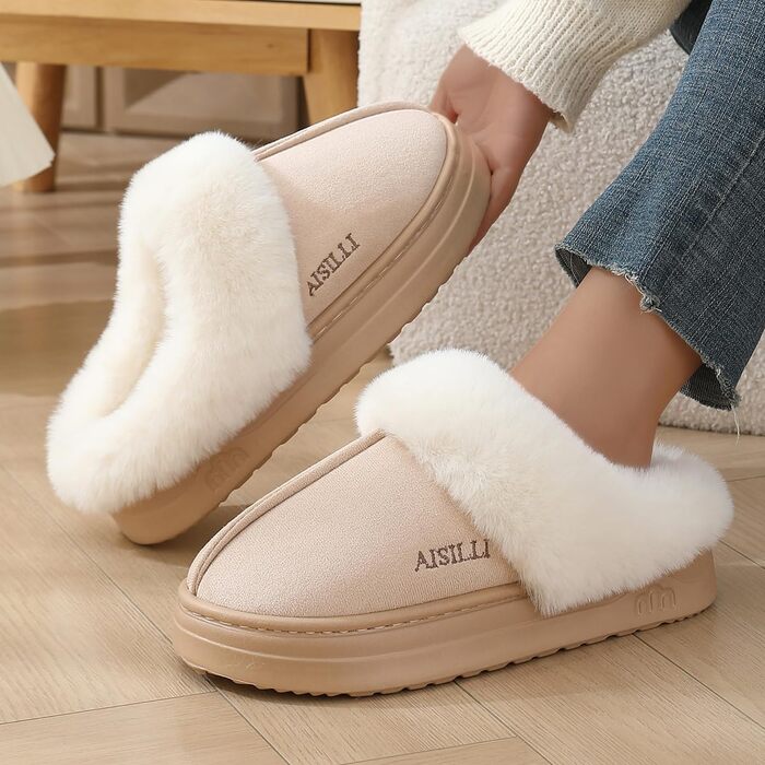 Тапочки домашні жіночі та чоловічі, м'які, плюшеві, ретро, теплі, зручні, антиковзаючі, білі, з ведмедиком (Fluffycamel, 42/43 EU)