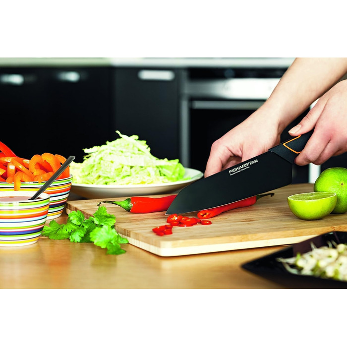 Ніж Santoku Fiskars Design 17 см, дерев'яна ручка (береза), чорний, 1003099