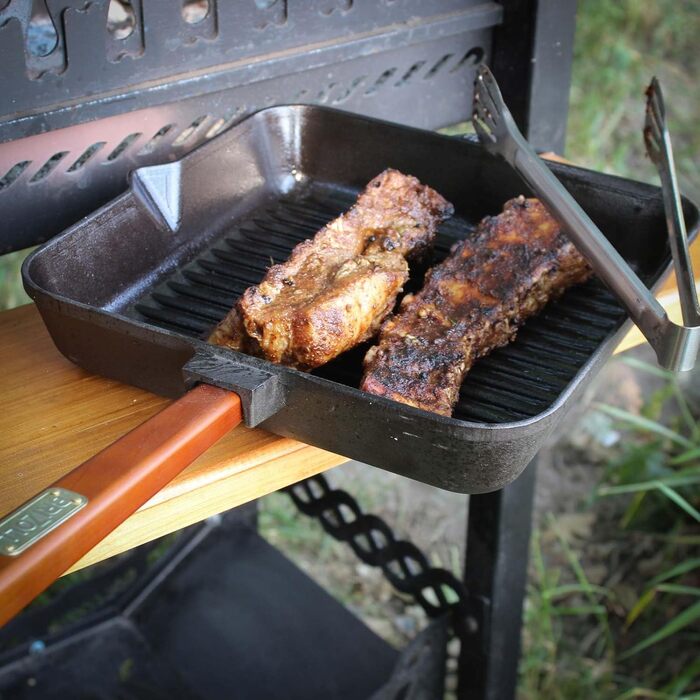 Чавунна сковорода гриль 26 см з дерев'яною ручкою для газових грилів, духовки, індукції та відкритого вогню