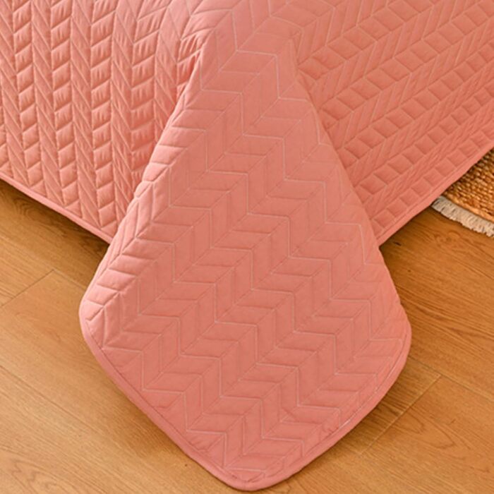 Cozy, warm quilted blanket, 230 x 250 cm, soft, woven throw blanket for bed, couch, and chair, comfortable blanket, perfect for home decor and winter warmth