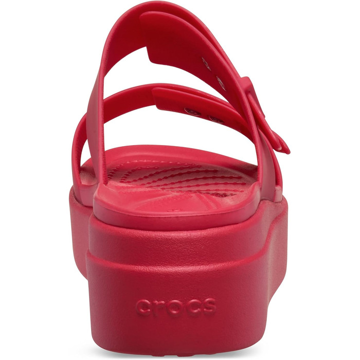 Crocs Brooklyn Buckle Wedge – Стильні босоніжки на танкетці, колір Digital Raspberry (33 EU)
