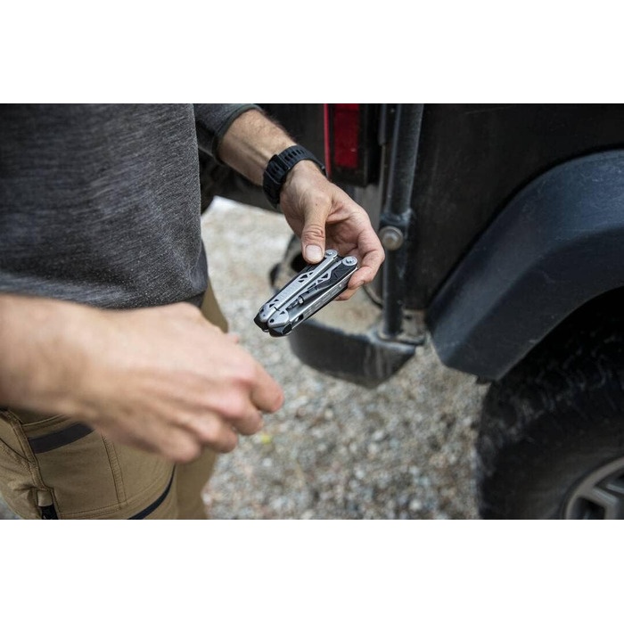 Gerber Multi-Tool with 12 functions, Dual Force, includes holster, with one-hand opening and frame-lock locking mechanism, overall length: 12 cm, 30-001613