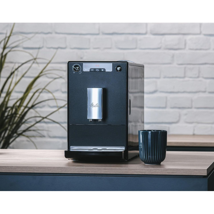Melitta Solo - Fully Automatic Coffee Machine with Adjustable Spout, Small Coffee Machine with Removable Water Tank, suitable for e.g. Espresso or Café Crème, matte black Matte Black Single