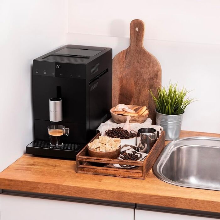 Кавомашина Cecotec Cumbia Cremmaet Compact, 1350 Вт, 19 бар, термоблок, резервуар 1,1 л, контейнер 150 г, автоматичне очищення