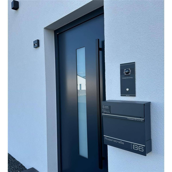 Поштова скринька Metzler Hermann Anthrazit RAL 7016 з газетницею та номерним знаком – персоналізована лазерним гравіюванням. Сучасна водонепроникна та антикорозійна поштова скринька