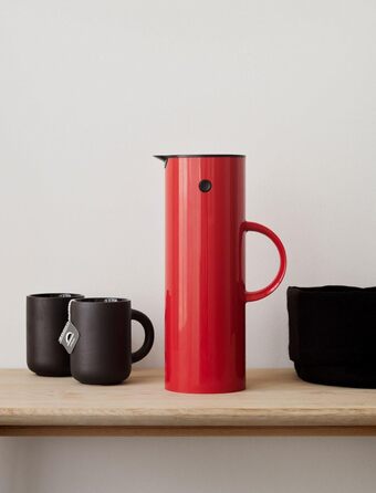 Термос Stelton EM77 - 1 л, червоний. Ізольована кавова/чайова кана з подвійними стінками, з кришкою-гвинтом та скляною вставкою, вінтажний дизайн