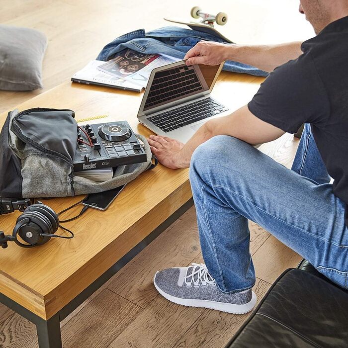 Hercules DJControl Inpulse 200 - контролер DJ з 16 педів та звуковою картою