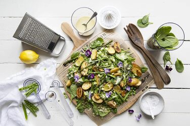 Пресувальник часнику GastroMax - зручні ручки, вбудований очищувач, миється в посудомийній машині, BPA-free, Made in Sweden