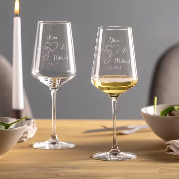 Engraved Max Leonardo Wine Glasses Set of 2 with Wooden Box and Engraving for Him & Her. Only Love Matters. Personalized with Name & Date. Heart-Shaped Glass Leonardo Puccini 560ml