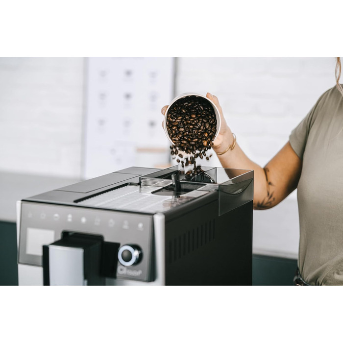 Melitta CI Touch - Fully Automatic Coffee Machine with Milk System, Coffee Machine with Integrated Coffee Grinder and Milk Frother, for e.g. Espresso or Cappuccino, silver Silver Facelift