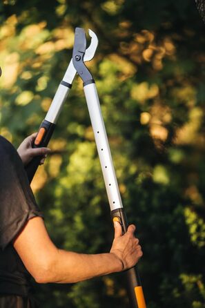 Секатор телескопічний Fiskars SmartFit L86 для свіжої деревини, антипригарне покриття, загартована сталь, довжина ручки 66-90 см, чорний/помаранчевий, 1013564