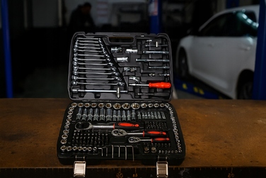 Набір інструментів: торцеві головки, комбіновані ключі та TORX, 216 предметів
