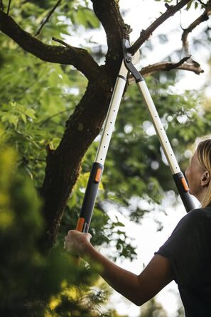 Секатор телескопічний Fiskars SmartFit L86 для свіжої деревини, антипригарне покриття, загартована сталь, довжина ручки 66-90 см, чорний/помаранчевий, 1013564
