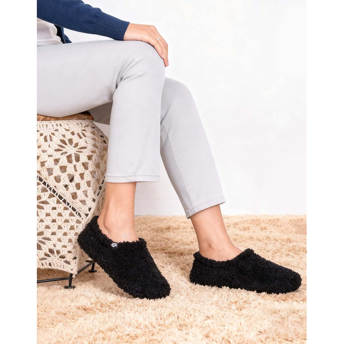 Тапочки VeraCosy жіночі з піною пам'яті, закритий задок, з підкладкою Polar Fleece, 38/39 EU, чорні
