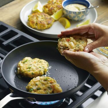 Пательня-гриль KitchenAid з виливом, 29 см, антипригарна, чорна - для індукційних плит