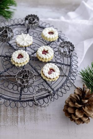 Набір формочок для печива Dr. Oetker Mini-Linzer 15 шт, металеві, різдвяні мотиви, для пряників, печива та мастики, сріблясті