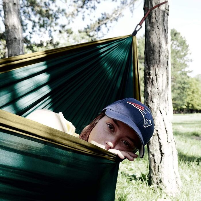 Легка туристична гамак для кемпінгу | Міцна, з карабінами та ременями, 275x140 см, 300 кг, нейлон, для відпочинку на природі та вдома, армійний зелений/камелеон