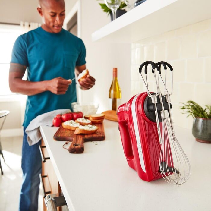 Ручний міксер KitchenAid 5KHM6118BER, 6 швидкостей, червоний
