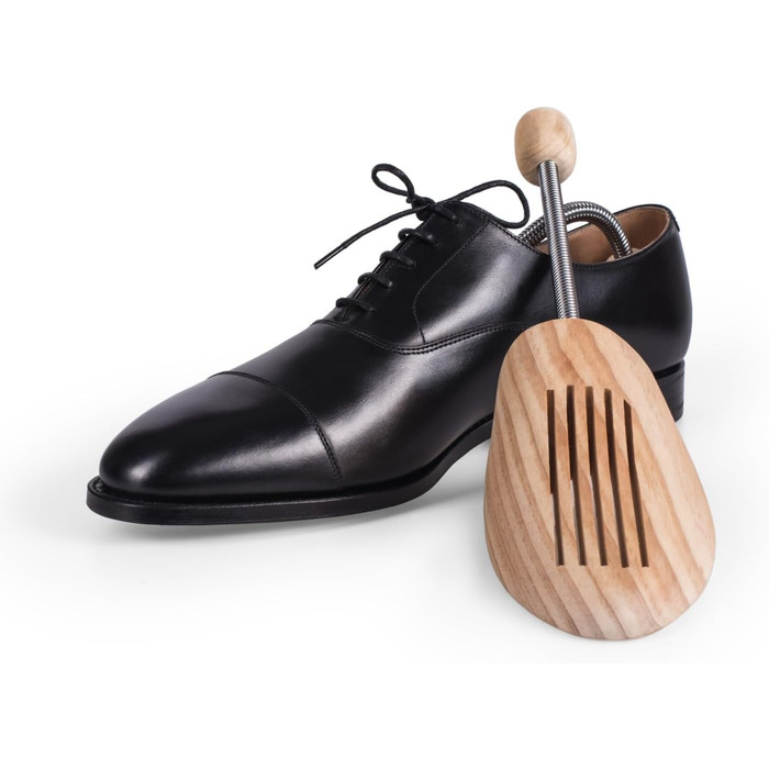 Blumtal Shoe Stretcher for Women and Men - Shoe Expander as Crease and Fold Protector made of Solid Wood, Breathable, Various Sizes, Also for Boots or Sneakers