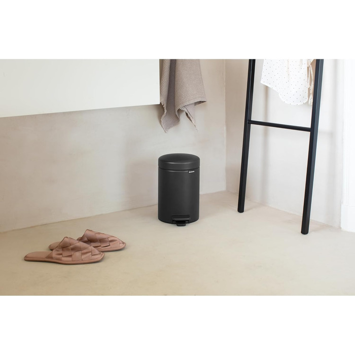 Відро Brabantia Treteimer 30л, місткість 30л, чорний матовий, з внутрішнім відром