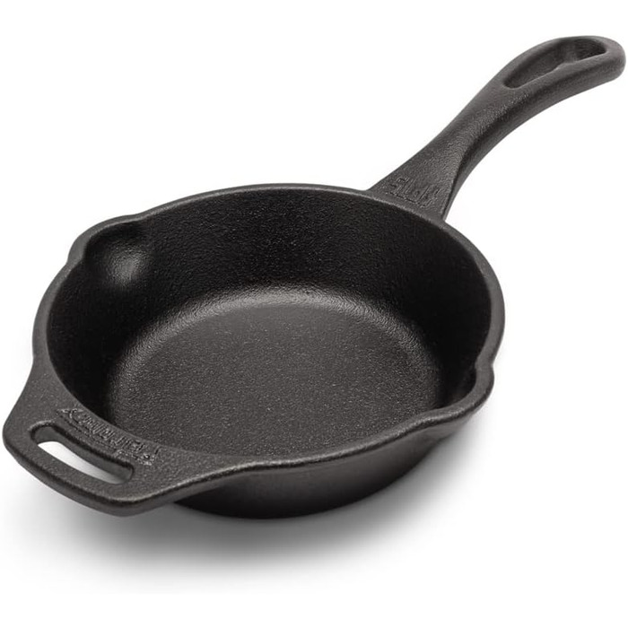 Petromax Frying Pan with Handle - Frying pan made of cast iron suitable for all types of grills and stovetops, gas flames, ovens, or outdoor cooking - Searing, simmering, and roasting with a non-stick effect - Diameter (15 cm)