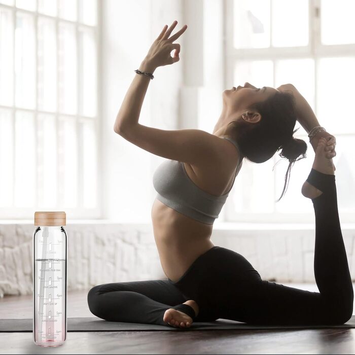1 Liter Glass Water Bottle with Straw & Time Marker, 1L Motivational Glass Water Bottle with Protective Sleeve, Borosilicate Glass Bottle for Carbonated Drinks, Leak-Proof