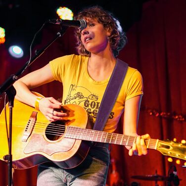 Гітарний ремінь Nefelibata з повного нубуку, 76 см, з підкладкою з піни та петлею для зберігання кабелю, для акустичної, бас та електрогітари (Лавандовий фіолетовий)