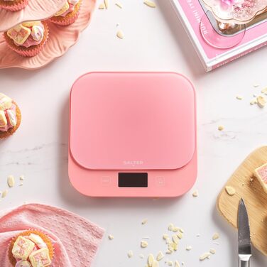Цифрові кухонні ваги Salter British Bakes до 10 кг, точність 1 г, вологозахисні, з функцією тари та режимом вимірювання рідин, платформа з загартованого скла, рожеві