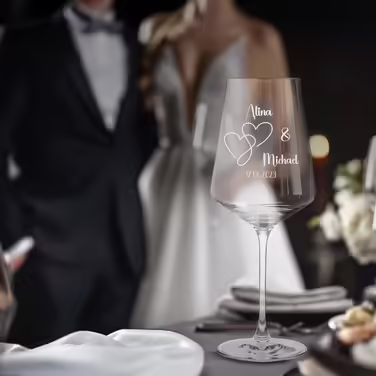Engraved Max Leonardo Wine Glasses Set of 2 with Wooden Box and Engraving for Him & Her. Only Love Matters. Personalized with Name & Date. Heart-Shaped Glass Leonardo Puccini 560ml