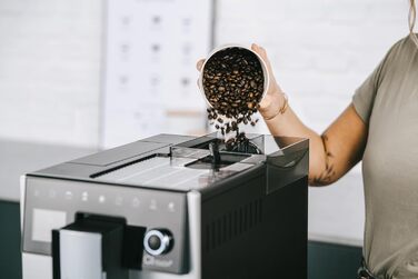 Melitta CI Touch - Fully Automatic Coffee Machine with Milk System, Coffee Machine with Integrated Coffee Grinder and Milk Frother, for e.g. Espresso or Cappuccino, silver Silver Facelift