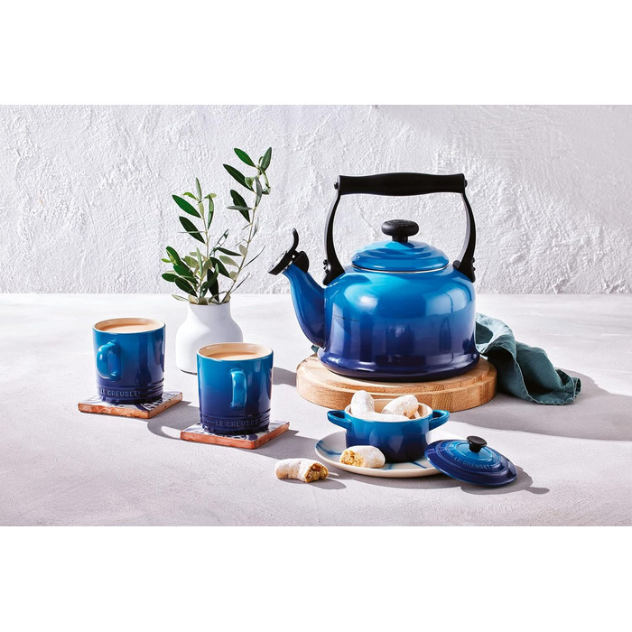 Le Creuset Kettle Tradition, Capacity: 2.1 l, Enameled Steel, Azure, 40102022200000