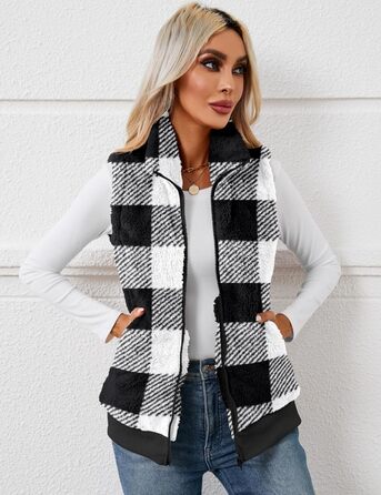 Жіноча жилетка з м'якого флісу IECCP - тепла безрукавка для осені та зими. Стильна жилетка з м'якого флісу з візерунком у клітинку чорно-білого кольору. Ідеальна для створення затишного осіннього образу.