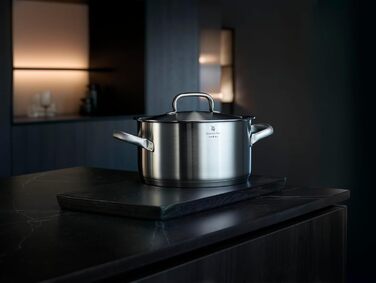 Каструля WMF Gourmet Plus 16 см з нержавіючої сталі Cromargan з кришкою, 1.4 л, для індукційних плит, з внутрішньою шкалою