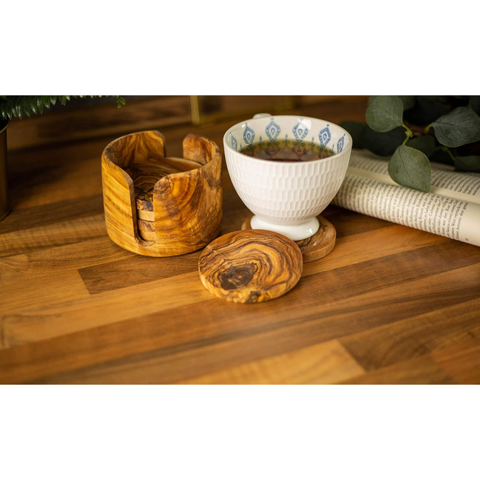 Set of 6 round beer coasters made of olive wood, 8.5 cm in diameter, including storage box. Suitable for glasses, mugs, cups, and vases.